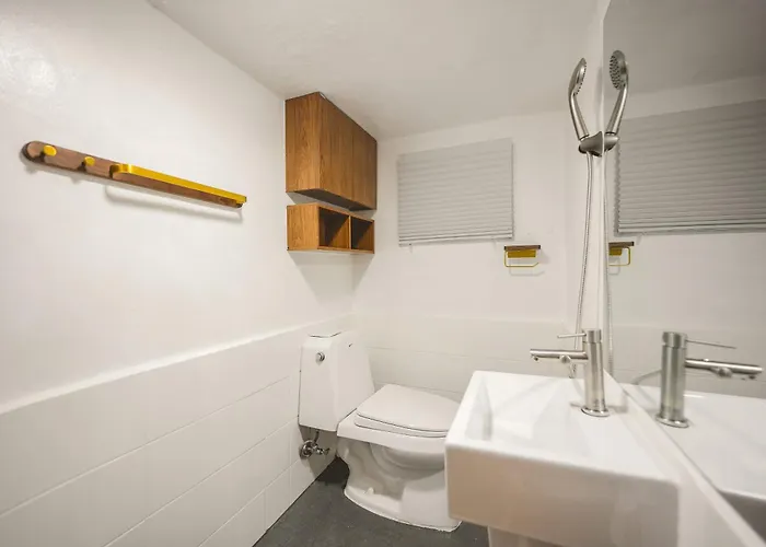 Emerald Retreat, Cheonho Near Olympic Park, 4 Min Walk From The Subway Station * Seoul